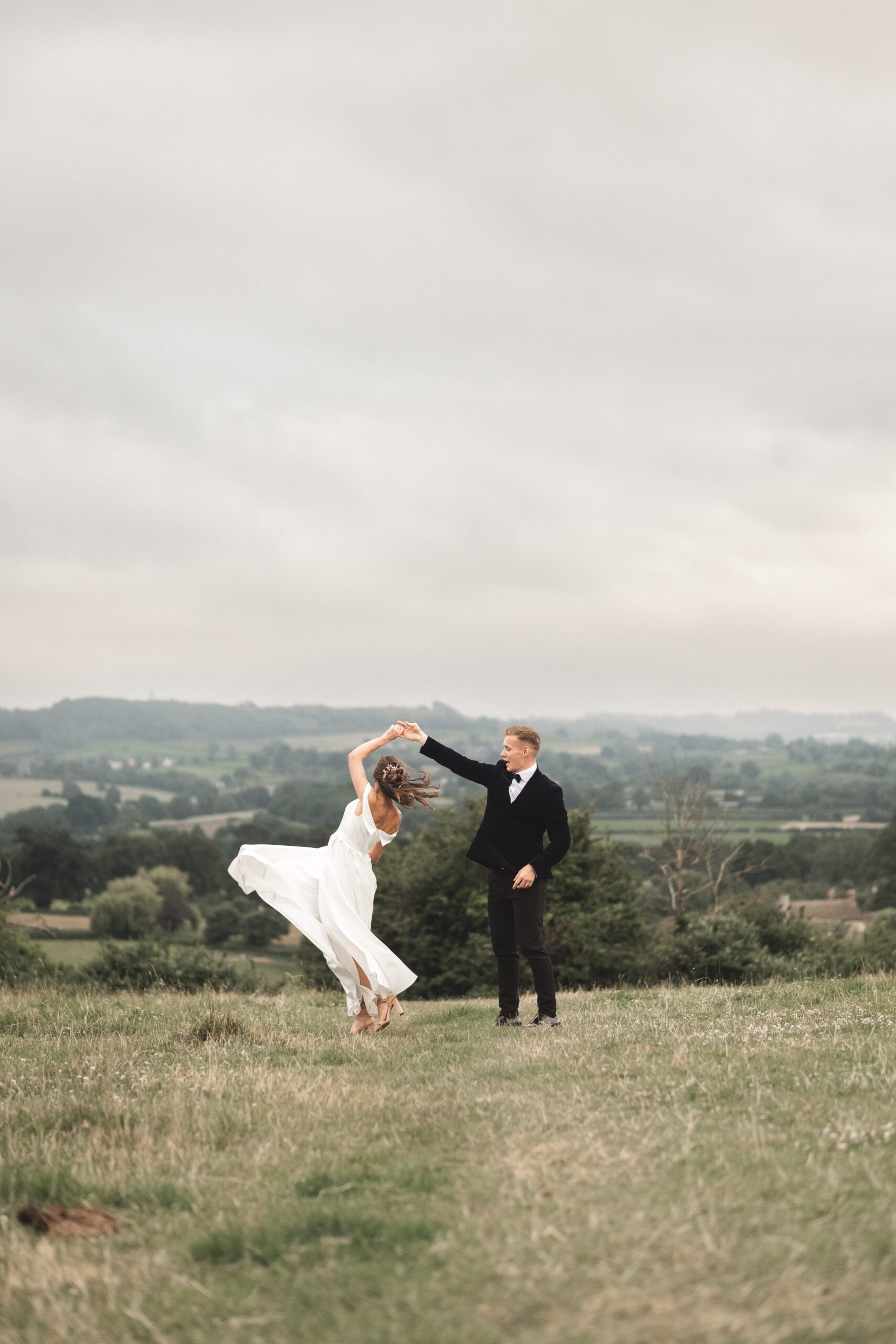Couple portraits in Gloucestershire countryside