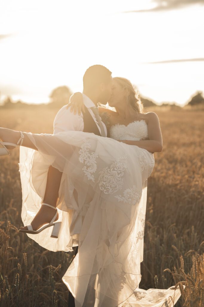 Couples photos with a documentary wedding photography approach