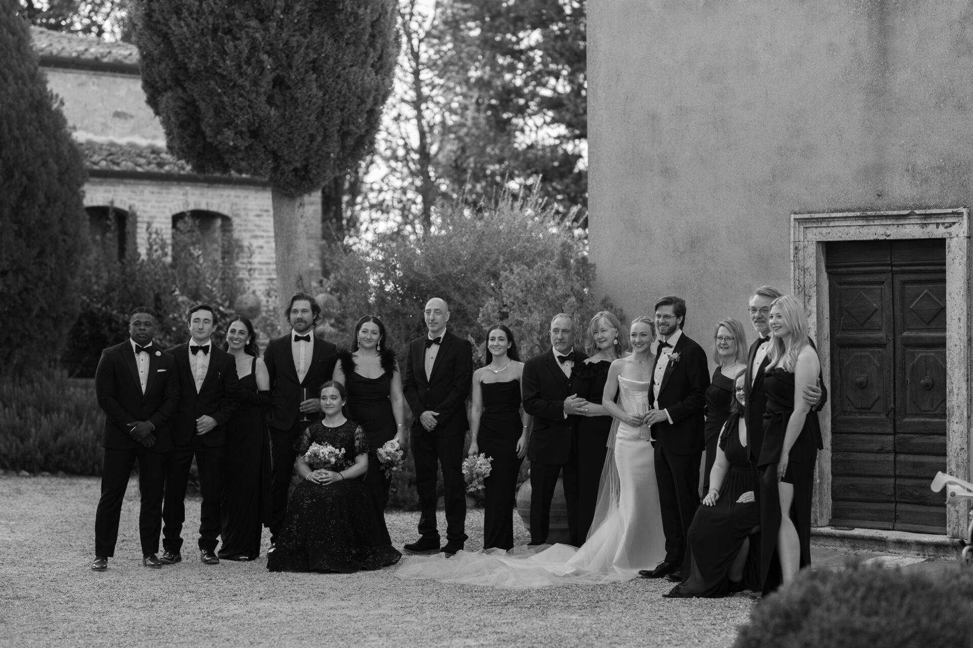 Group portraits captured by Italian wedding photography