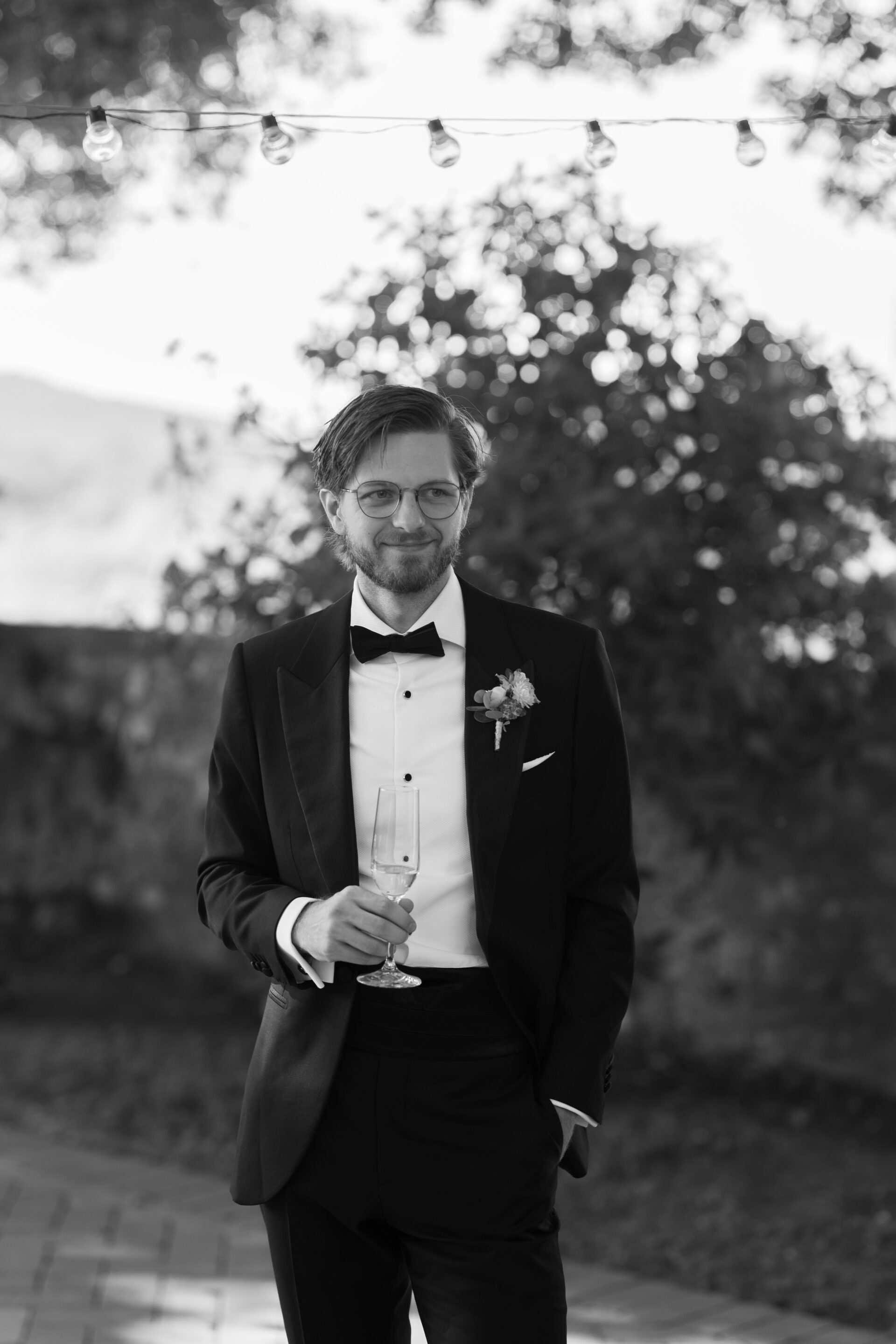 Italian wedding photography capturing a portrait of the groom before his Tuscan wedding
