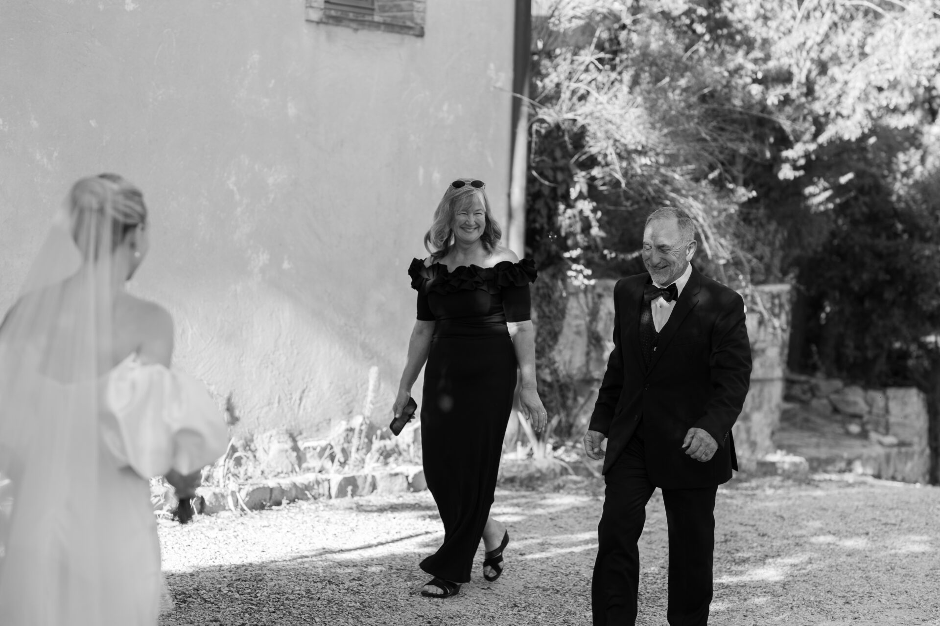 Bride has first look with her father at her Tuscan wedding